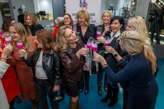 Hana Kynychová pokřtila svou novou řadu čajů a kolagenu.