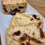 Mimo to se s fanoušky dělí o recepty plné bílkovin. Například tento bílkový chlebíček s polovičním množstvím mouky a cukru. 