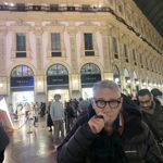 V jednom z nejluxusnějších a nejznámějších obchodů v Miláně koupil Pavel své Jitce vysněnou kabelku Prada. 