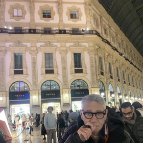 V jednom z nejluxusnějších a nejznámějších obchodů v Miláně koupil Pavel své Jitce vysněnou kabelku Prada. 