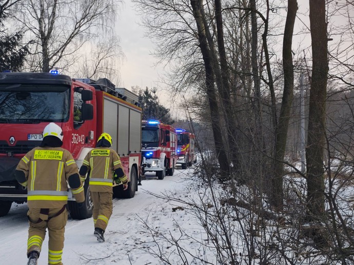 Na místo dorazily hasičské jednotky i záchranáři.