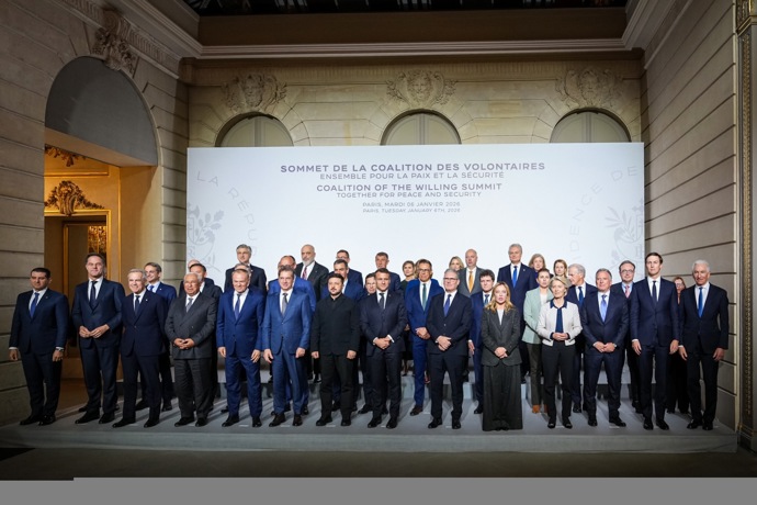Andrej Babiš mezi státníky v Paříži až v poslední řadě.