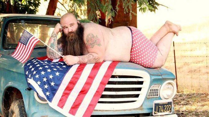 I budoárové snímky lze pojmout originálně a s vtipem.