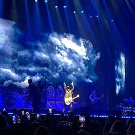 Na koncertu pro Patrika Hezuckého vystoupila také kapela Lucie.