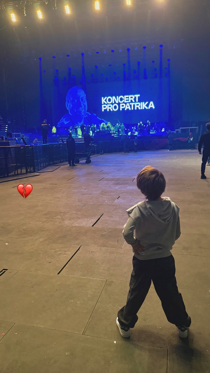 Olí vzpomínal na tatínka.