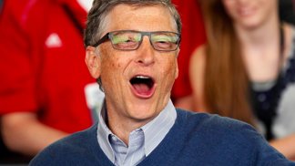Spojené státy americké – Bill Gates (majetek kolem 1,81 bilionu korun).