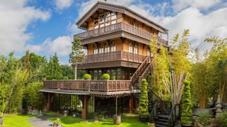 Dřív tato nemovitost sloužila jako obyčejná loděnice.