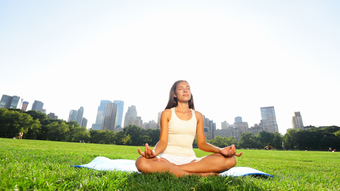 Pouhých 10 minut meditace denně pomáhá držet od těla nespočet poruch - ať už nesoustředěnost, závislosti nebo vztahové problémy.
