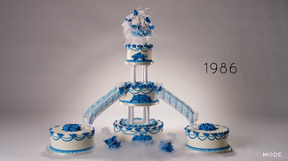 Bohaté zdobení a okázalé detaily – v 80. letech se svatebčané těšili hojnosti.