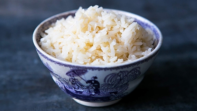 Revoluční způsob přípravy rýže by mohl pomoct v boji proti obezitě.