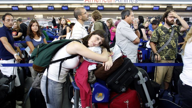 Cestování letadlem může být někdy zdlouhavé a únavné.