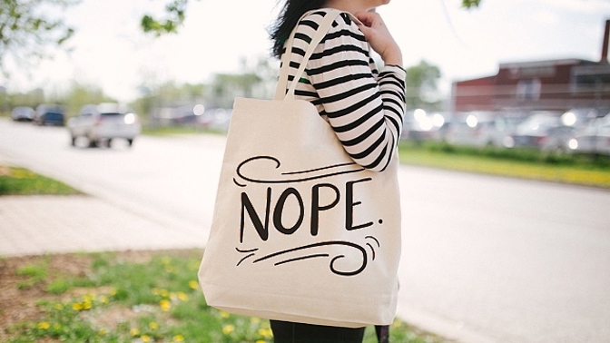 Výroba látkových tašek spolkne dvojnásobně více elektřiny a čtyřnásobně více materiálu než výroba plastových tašek.