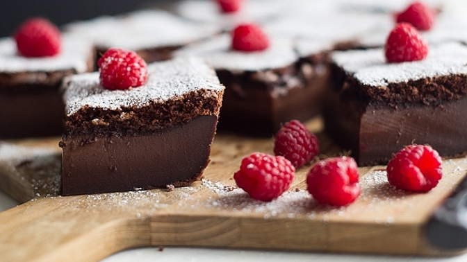 Naspod pevný, uprostřed pudingový, nahoře křupavý.