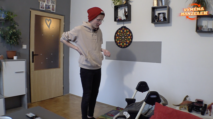 Daniel Krejčík zatím dostal na starost péči o šest dětí a jednoho heterosexuálního manžela. 