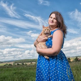 Klára Nevečeřalová absolvovala na České zemědělské univerzitě kynologii. Je milovnicí všech zvířat a stala se odbornicí i na kočky.