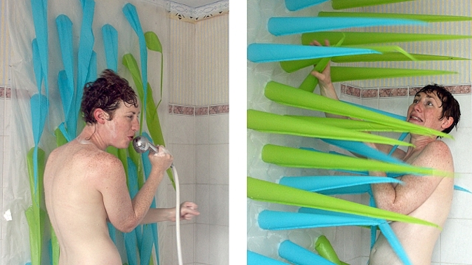 Chce vás sprchový závěs pokaždé sníst? Vyřiďte si to s ním jednou provždy!