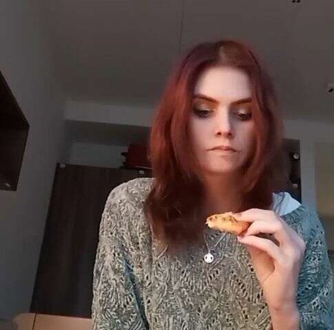 Shining Ája zemřela na anorexii. 