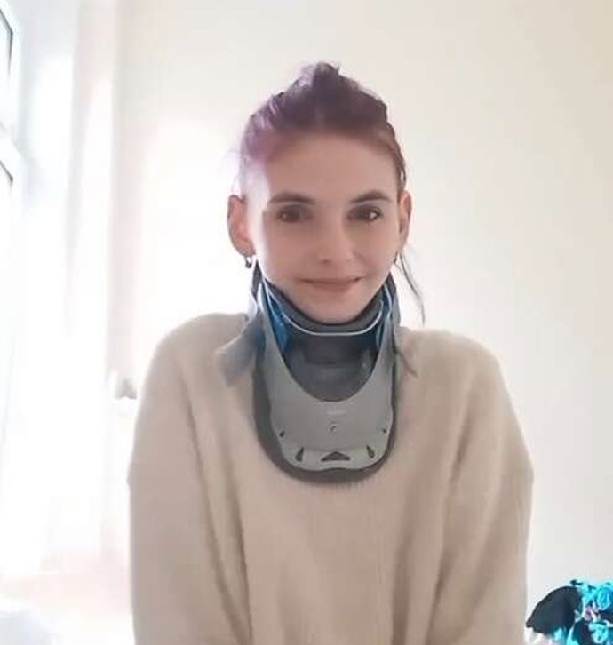 Shining Ája měla voperovaný kardiostimulátor. 