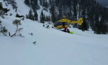 Další smrtelná tragédie v Alpách. Pod lavinou přišli o život tři Češi 