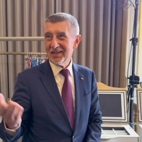 Andrej Babiš  už opět nosí snubní prsten.