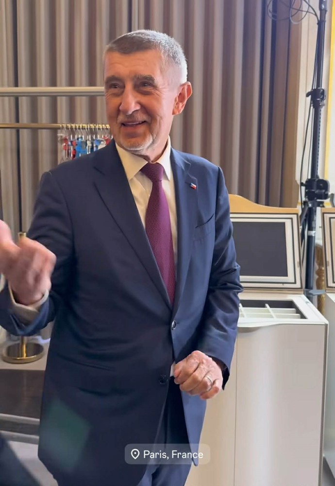 Andrej Babiš  už opět nosí snubní prsten.