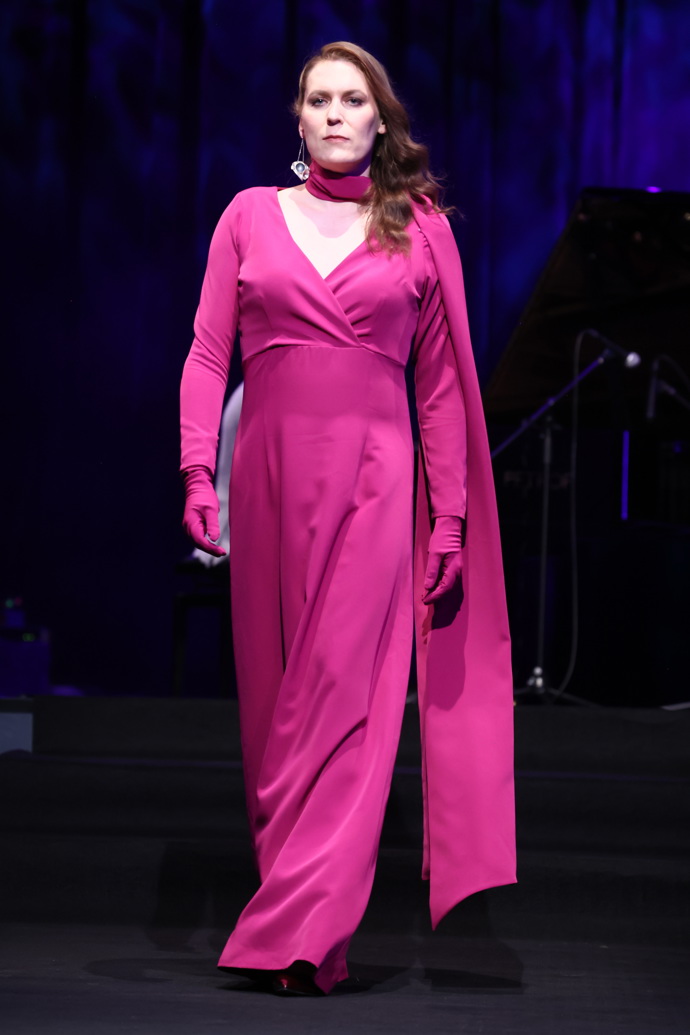 Takhle to Lence slušelo na přehlídkovém mole ve večerní toaletě.