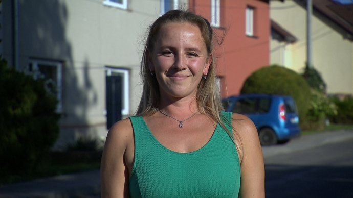 Tereza je na rodičovské dovolené. S manželem mají malou dceru.