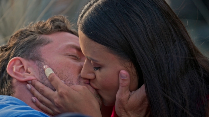 Miroslav Dubovický se líbal s Karamelkou.