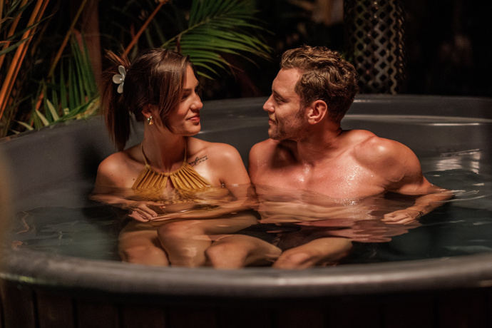 Miroslav Dubovický si vzal Stellu do vířivky.