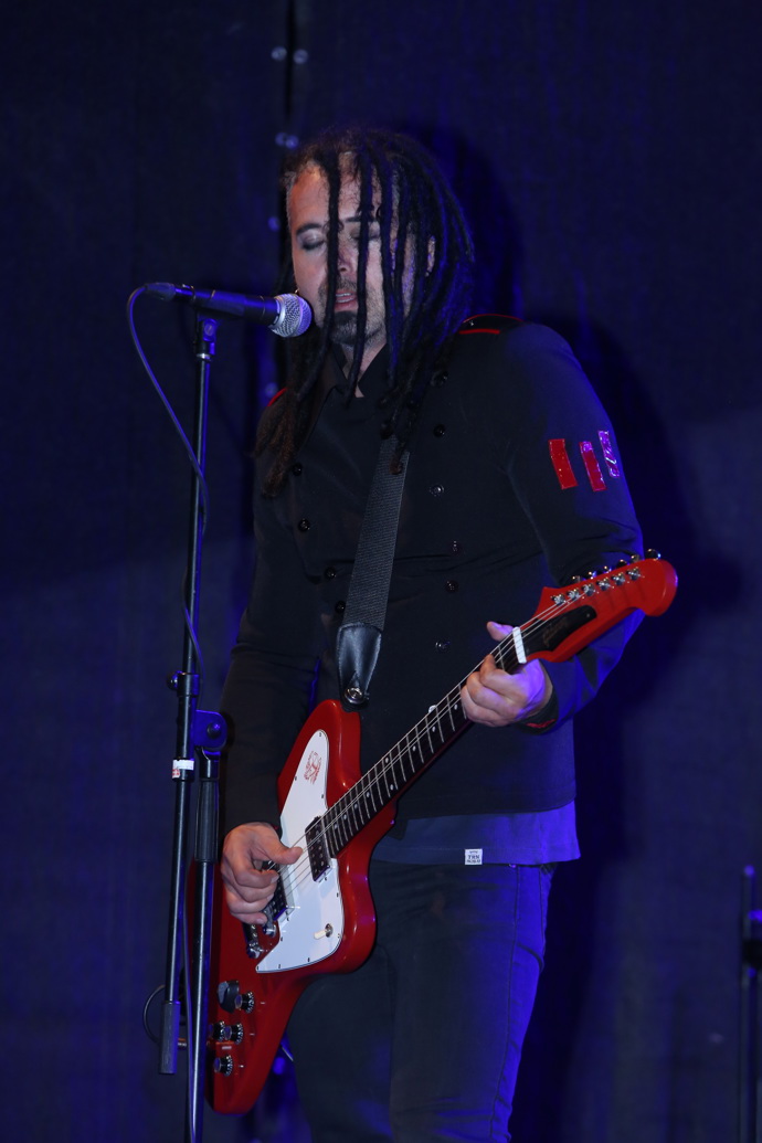 Kytarista Pepa Bolan byl v Burundi dvakrát zatčený.