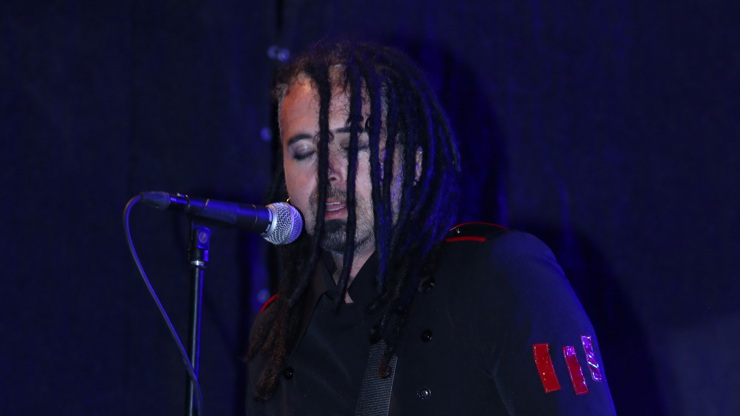 Kytarista Pepa Bolan byl v Burundi dvakrát zatčený.