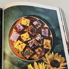 Barevně je všechny hezky vyladil včetně posypek. 