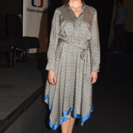 Podle herečky jsou šaty skvělým návratem k ženskosti. 