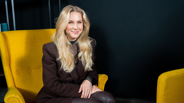 Extra host Marta Somyk foto 02