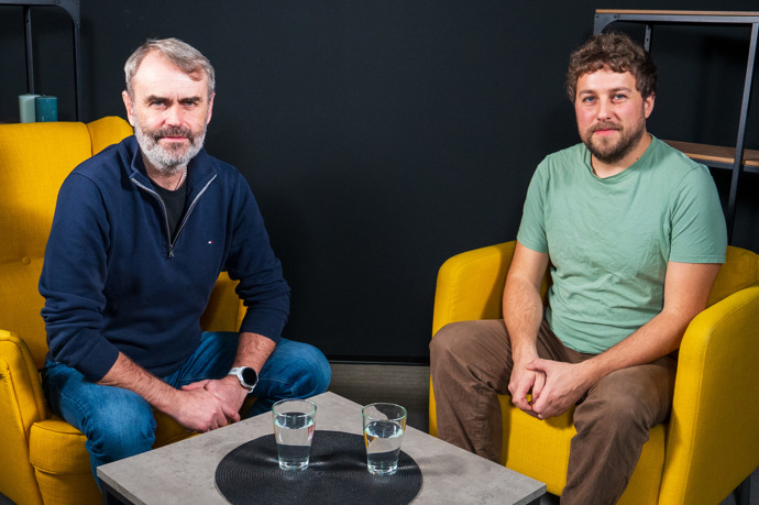 Robert Šlachta s moderátorem pořadu eXtra host.