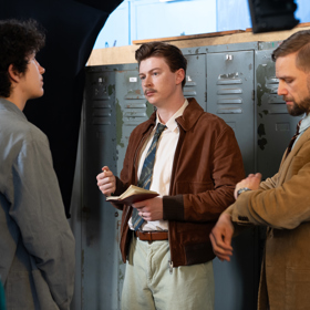 Adam Mišík hraje v seriálu Metoda Markovič: Straka mladého vyšetřovatele.