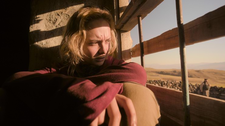 Gabriela Heclová jako unesená dívka v seriálu Extraktoři.