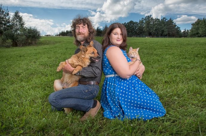 Klára Nevečeřalová vystupuje v pořadu Kočka není pes s Rudolfem Desenským.