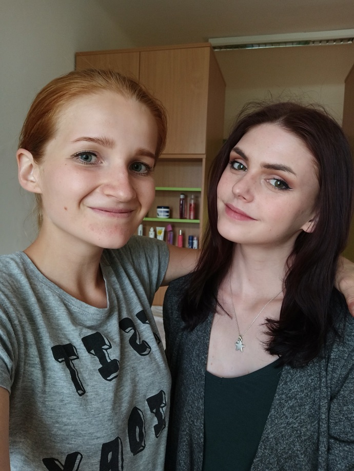 Shining Ája a Adéla Doležalová byly kamarádky. 