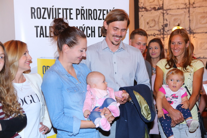 Denisa Helceletová s manželem a dcerkou Evelin.