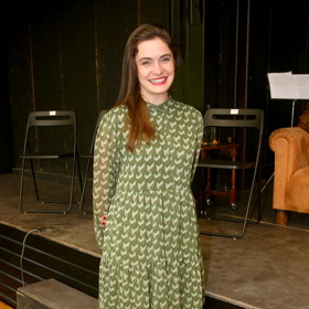 Herečka Sarah Haváčová nosí do společnosti ráda šaty. 