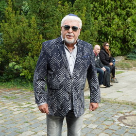 Zpěvák Milan Drobný se minulý rok stal terčem podvodníků. Chtěli o okrást o peníze.