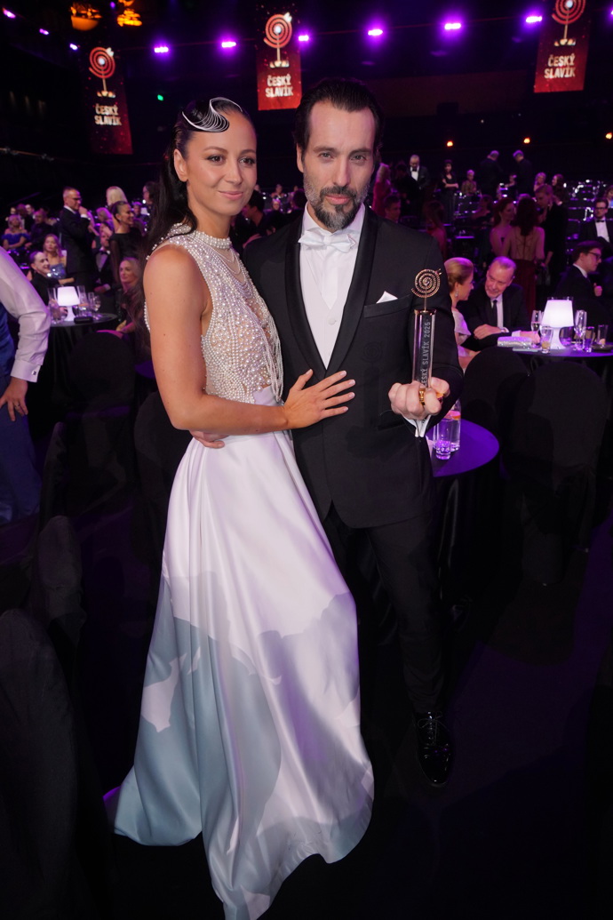 Dnes už zpěvák nemusí vyspávat kocoviny. 