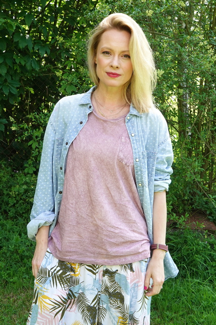 Linda je celoživotní blondýnkou, experimentuje jen výjimečně délkou vlasů.