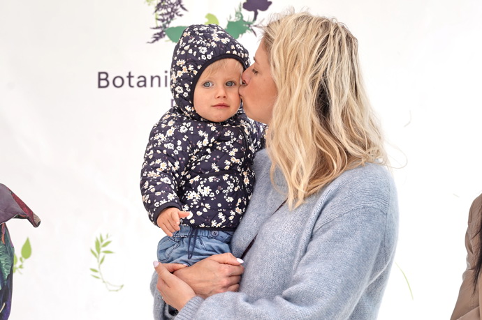 Malou Beu už bere někdejší třetí deblistka světa také do společnosti. 