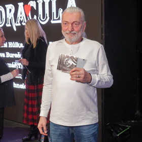 Daniel Hůlka je hlavní ikona muzikálu.