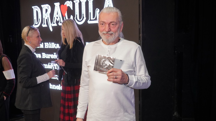 Daniel Hůlka je hlavní ikona muzikálu.