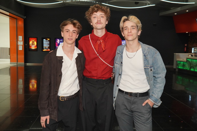 Mezi Maxovy dobré kamarády patří Prokop Zach (uprostřed) nebo Tomáš Weber (vpravo). Spolu také hrají divadlo. 