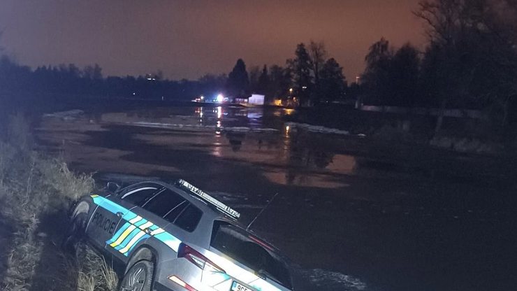 Oběma dívkám bylo méně než 18 let. 