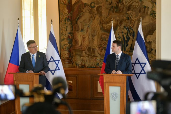 Gideon Sa'ar se setkal s Petrem Macinkou. 